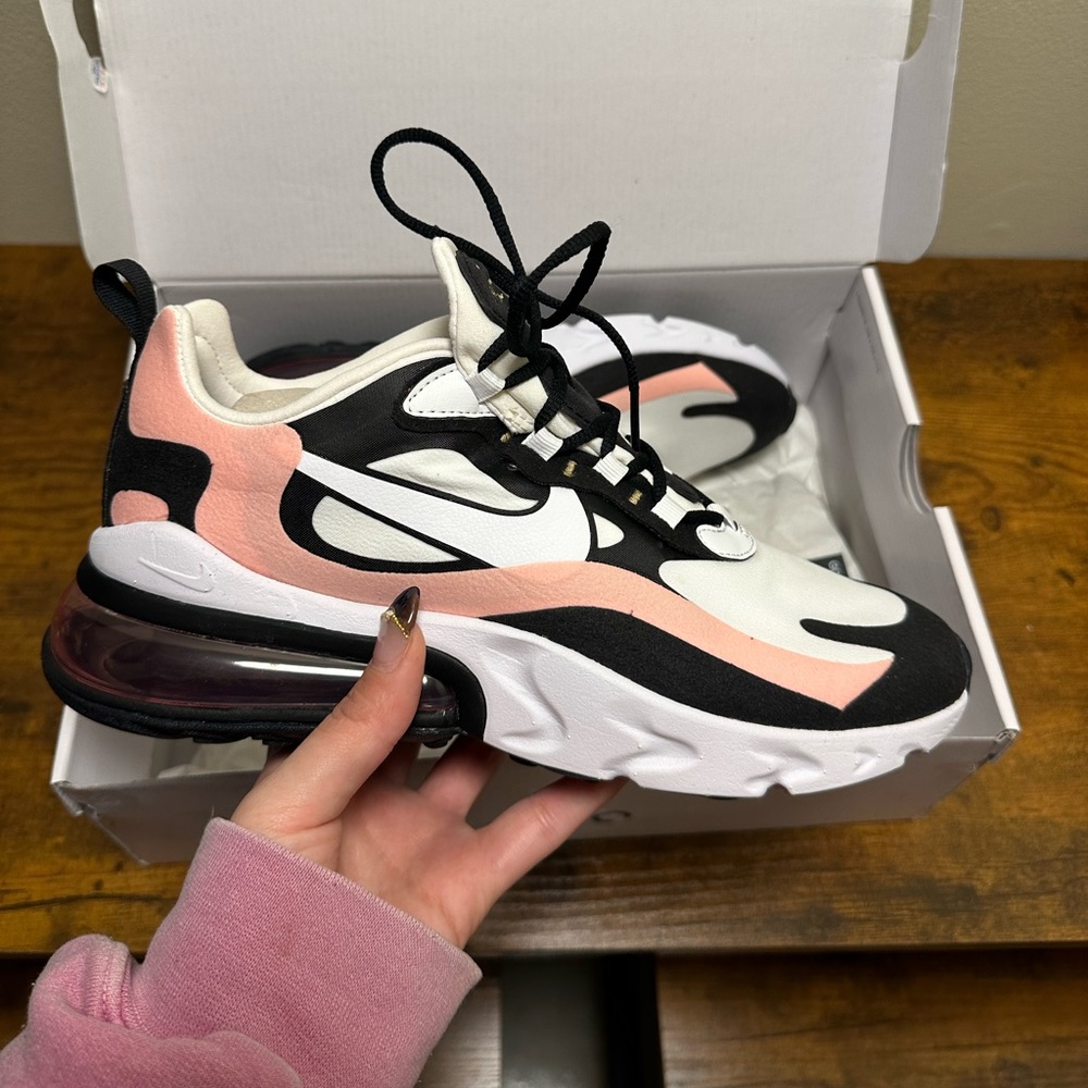 NWT nike air max 270 react women’s 9